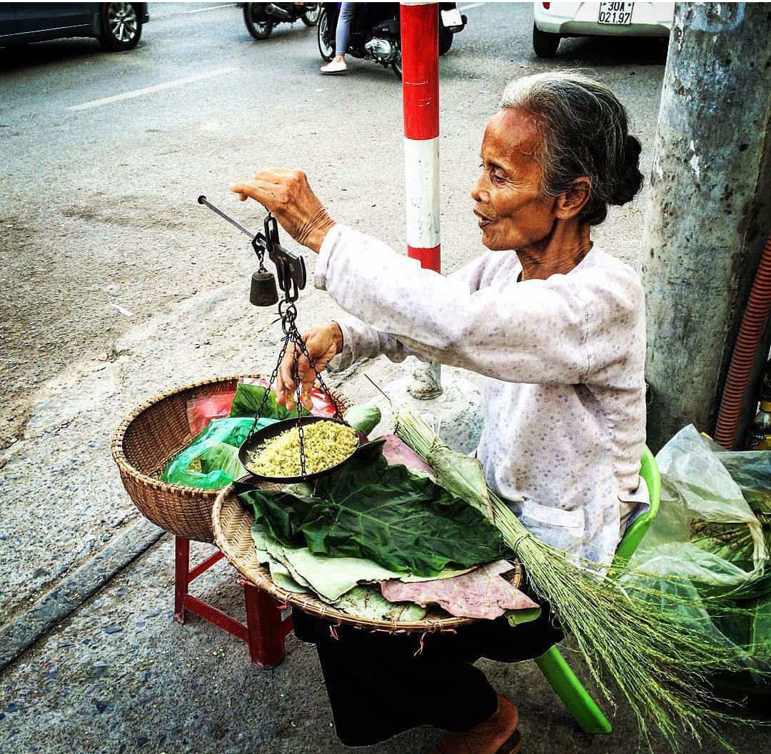 binh-di-com-lang-vong-goi-gon-huong-vi-mua-thu-ha-noi-1-1640064488-1.jpg