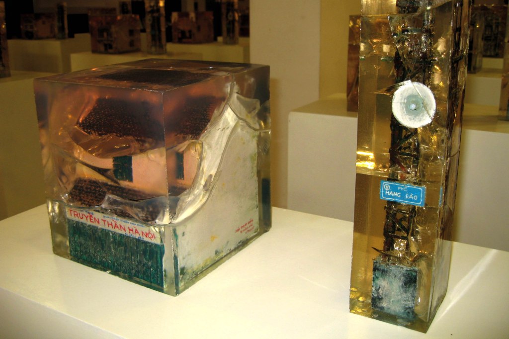 Âm bản phố